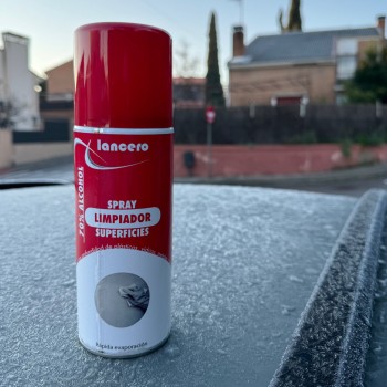 Spray magique pour débloquer la lune de votre voiture en 5 secondes