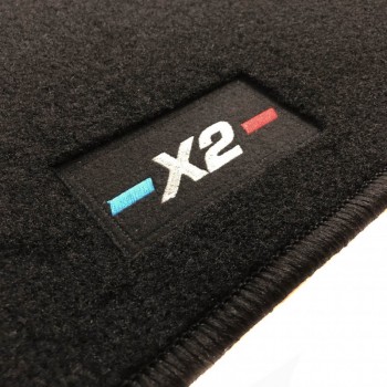 Tapis de sol BMW X2 U10 (2024-) sur mesure avec logo brodé