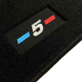 Tapis de sol BMW Serie 5 G60 Berlina (2024-) sur mesure avec logo brodé