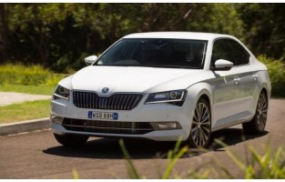 Tapis Skoda Superb Hatchback (2015 - actualité) Beige